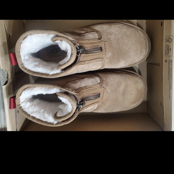 UGG Shoes - UGG neumel zip boots